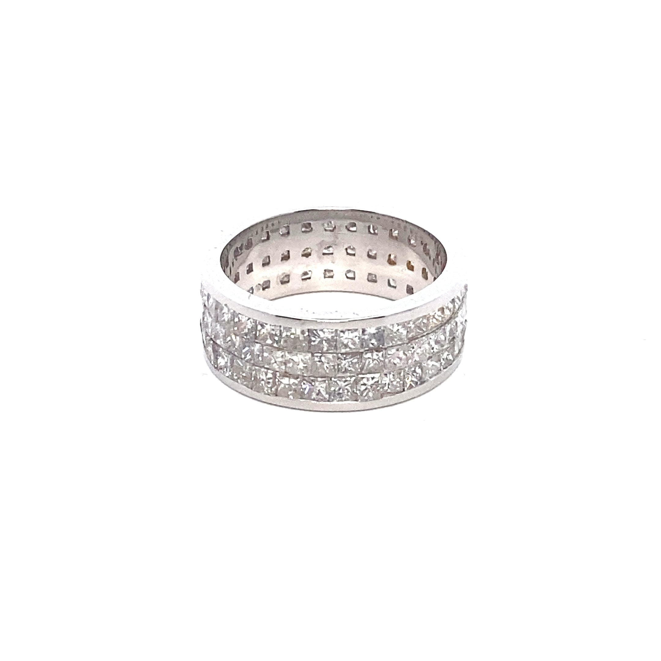 10K – White Gold – 3 Row Invisible Channel Set Princess Diamond ring